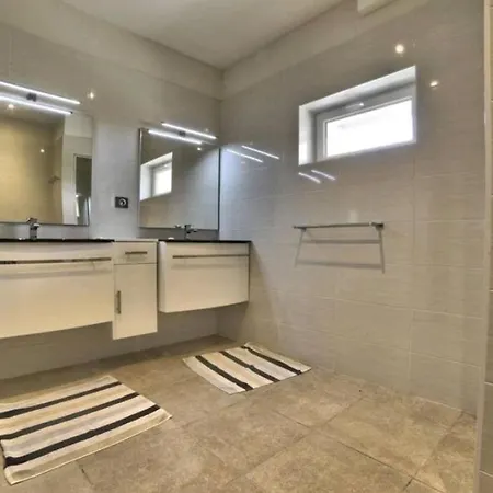 Maison Charentaise 400 M2 *